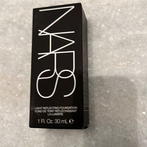 Nars. Light reflecting foundation